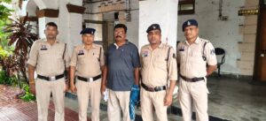 Raigarh News: ऑपरेशन क्लीन हंट’ में रायगढ़ पुलिस को बड़ी सफलता, सहारा इंडिया फ्रॉड का 3 साल से फरार ब्रांच मैनेजर गिरफ्तार