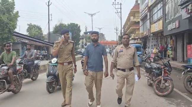 Raigarh News: जिला बदर किया गया चाहत शुक्ला ने पुलिस कार्यालय में किया हंगामा, कोतवाली पुलिस ने कार्रवाई कर भेजा जेल…. देखिए VIDEO..