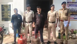 दो चोर व चोरी का माल खरीदने वाला बर्तन व्यवसायी गिरफ्तार, कोतवाली पुलिस ने सुलझाया दो चोरी का मामला