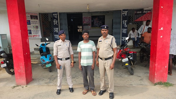 Raigarh News: “ऑपरेशन क्लीन हंट” की बड़ी सफलता, 11 साल से फरार बलवा का आरोपी गिरफ्तार, शासकीय वाहन में तोड़फोड़ और बलवा के मामले में फरार था आरोपी