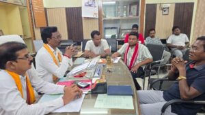 Raigarh: बरसात में साफ-सफाई में लापरवाही बर्दाश्त नहीं, महापौर ने दिए सख्त निर्देश, नालियों की सफाई व कचरा उठाव पर विशेष जोर