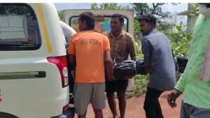 CG: खेत में तार लगाते समय करंट की चपेट में आने से मां के साथ दो बेटों की मौत, गांव में पसरा मातम