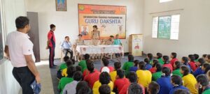 खरसिया चौकी पुलिस की अनूठी पहल: सुरक्षित ड्राइविंग और नशा मुक्ति को लेकर अभिभावकों व विद्यार्थियों को किया जागरूक
