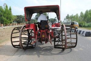 सड़क पर केज व्हील वाले ट्रैक्टर दौड़े तो कटेगा चालान