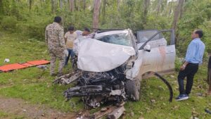 CG News: बस की भीषण टक्कर में कार चालक की मौत, दो लोग हुए घायल