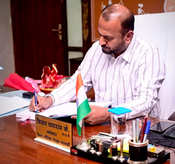 गौरेला पेंड्रा मरवाही जिले के नवपदस्थ कलेक्टर विजय दयाराम के ने संभाला कार्यभार, रविवार शासकीय अवकाश के दिन जनसेवा की भावना के साथ किया पदभार ग्रहण