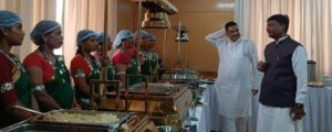 अबूझमाड़ का स्वाद पहुँचा विधानसभा- अरक चावल की महक से, दीदियों के हुनर ने जीता जनप्रतिनिधियों का दिल