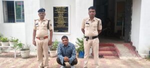 Raigarh News: रायगढ़ पुलिस के ऑपरेशन क्लीन हंट में फर्जी अंकसूची के जरिए डाकपाल की नौकरी दिलाने वाला मास्टरमाइंड कोरबा से गिरफ्तार