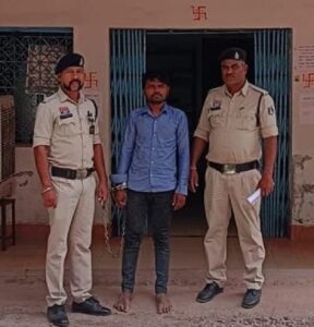 CG News: आस्था के नाम पर अश्लील हरकत: पूजा-पाठ के बहाने महिला से छेड़छाड़ करने वाला ढोंगी आरोपी गिरफ्तार