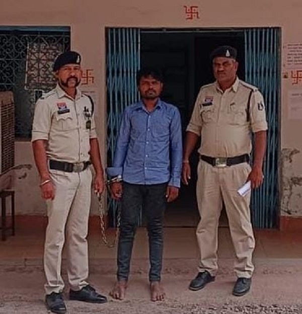 CG News: आस्था के नाम पर अश्लील हरकत: पूजा-पाठ के बहाने महिला से छेड़छाड़ करने वाला ढोंगी आरोपी गिरफ्तार