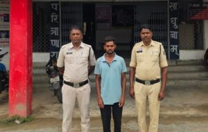 Raigarh News: लैलूंगा पुलिस ने 72 घंटे के भीतर अंधे कत्ल का किया खुलासा, दोस्त ही निकला युवक का हत्यारा,  आपसी रंजिश में घरेलू शील पत्थर से सिर और गर्दन पर वार कर की हत्या, आरोपी गिरफ्तार
