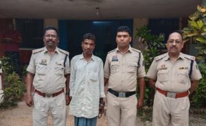 Raigarh News: मोबाइल को लेकर हुए विवाद में लकड़ी के पट्टे से पीट-पीटकर पत्नी की हत्या, वारदात में प्रयुक्त लकड़ी का पट्टा जप्त, आरोपी का रहा है क्रिमीनल रिकार्ड