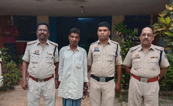 Raigarh News: मोबाइल को लेकर हुए विवाद में लकड़ी के पट्टे से पीट-पीटकर पत्नी की हत्या, वारदात में प्रयुक्त लकड़ी का पट्टा जप्त, आरोपी का रहा है क्रिमीनल रिकार्ड