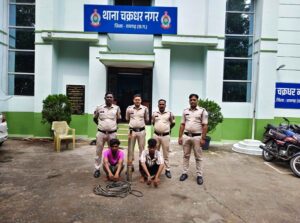 Raigarh News: पोल्ट्री फार्म से बोर पंप चोरी का 24 घंटे में खुलासा, दो चोर गिरफ्तार, मोटर और केबल बरामद