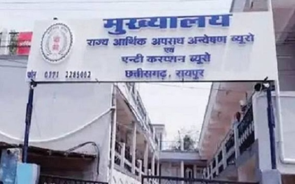 Chhattisgarh: ACB की बड़ी कार्रवाई, 10 हजार रिश्वत लेते महिला आरक्षक गिरफ्तार, कोर्ट के आदेश के बाद भी ट्रैक्टर छोड़ने मांगे थे पैसे
