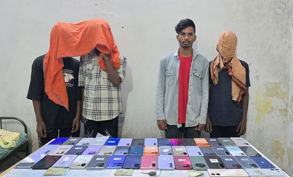 Jashpur News: बगीचा पुलिस ने 18.75 लाख की मोबाइल चोरी का किया खुलासा, 4 आरोपी गिरफ्तार, 47 मोबाइल बरामद