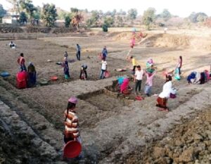 सामुदायिक डबरी निर्माण से बदली कर्रा की तस्वीर, जल संरक्षण, सिंचाई, मत्स्य पालन और रोजगार को मिला नया आधार