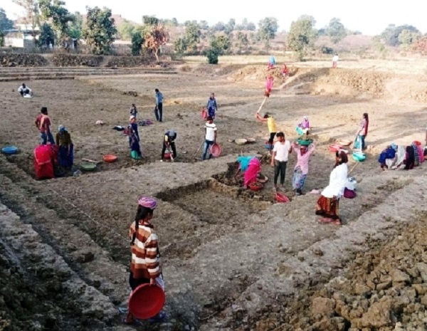 सामुदायिक डबरी निर्माण से बदली कर्रा की तस्वीर, जल संरक्षण, सिंचाई, मत्स्य पालन और रोजगार को मिला नया आधार