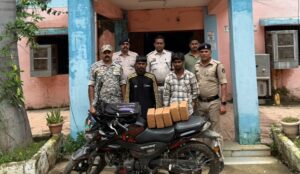 Sarangarh  News: हरियाणा के दो तस्कर गिरफ्तार, बाइक समेत 1.75 लाख रुपये की संपत्ति जब्त, वाहन चेकिंग में पकड़ाए तस्कर