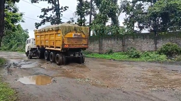 Raigarh: चिराईपानी-गेरवानी पहुंच मार्ग की दुर्दशा से भड़के ग्रामीण करेंगे आंदोलन