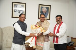 अरुणाचल मॉडल पर बस्तर में सड़क निर्माण की मांग, मुख्यमंत्री साय ने केंद्र से किया आग्रह, PMGSY-IV में 10 किमी क्लस्टर की विशेष व्यवस्था का प्रस्ताव, केंद्रीय मंत्री शिवराज सिंह चौहान ने दिया सकारात्मक आश्वासन
