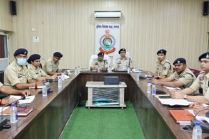 Raigarh News: आईजीपी राम गोपाल गर्ग ने ली रायगढ़ पुलिस की समीक्षा बैठक, कहा—’प्रोफेशनल पुलिसिंग और समयबद्ध विवेचना ही सफलता की पहचान’