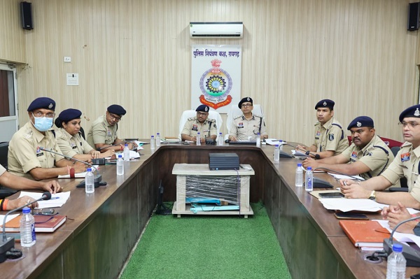 Raigarh News: आईजीपी राम गोपाल गर्ग ने ली रायगढ़ पुलिस की समीक्षा बैठक, कहा—’प्रोफेशनल पुलिसिंग और समयबद्ध विवेचना ही सफलता की पहचान’