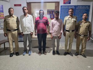 CG News: फर्जी एसीबी अधिकारी बनकर आबकारी अधिकारी से मांगी शराब और नकदी, पुलिस के हत्थे चढ़े तीन आरोपी