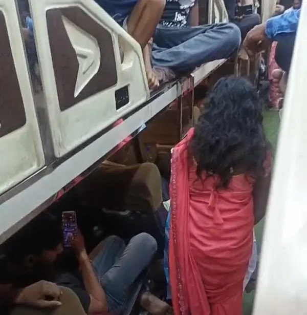 CG News: कोरबा से पटना जा रही बस में प्रसव, नवविवाहिता ने दिया बच्चे को जन्म; मां-शिशु दोनों स्वस्थ