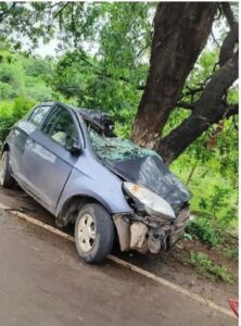 CG News:  तेज रफ्तार कार पेड़ से टकराई, पेड़ से टकराकर कार के उड़े परखच्चे, दो युवकों की मौत