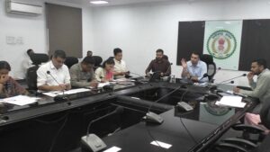  Raigarh News: कलेक्टर ने तहसीलवार की राजस्व प्रकरणों की समीक्षा, लंबित प्रकरणों के समयबद्ध निराकरण के दिए निर्देश, बोले- राजस्व प्रकरणों के निराकरण में तेजी लाएं, लापरवाही पर होगी सख्त कार्रवाई