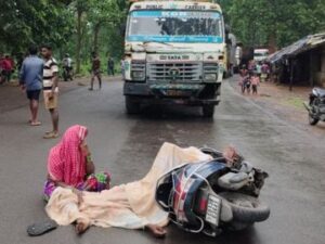 Raigarh News: ट्रक की टक्कर से स्कूटी सवार की मौत, चालक मौका पाकर हुआ फरार, देउरमार के पास हुआ हादसा, पुलिस जांच में जूटी