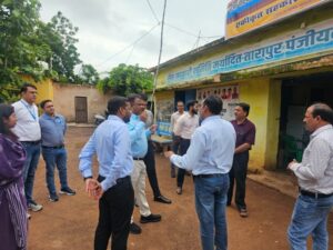 Raigarh: जिले में सहकारिता व्यवस्था को मिलेगी नई मजबूती, सचिव सी.आर. प्रसन्ना ने किया कोतरा पैक्स का औचक निरीक्षण