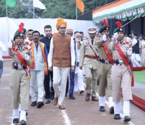 वित्त मंत्री  ओपी चौधरी ने रायगढ़ में किया ध्वजारोहण