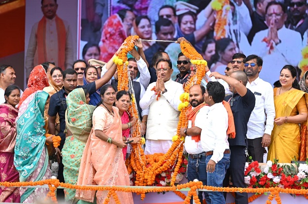प्रदेश की 67 लाख से अधिक महतारियों के खातों में पहुंची महतारी वंदन योजना की 31वीं किस्त, ₹631 करोड़ से अधिक की राशि अंतरित