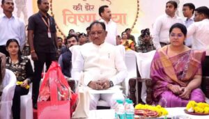 Raksha Bandhan Special: शहीद जवान की पत्नी ने CM साय की कलाई पर बांधी राखी, बोले- ‘आज मुझे सगी बहन से बढ़कर बहन मिली’