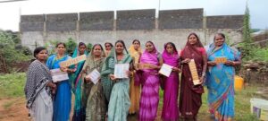 Raigarh: महिला सशक्तिकरण की मिसाल बनीं जुनवानी की बिहान दीदियां, रक्षाबंधन पर 6 स्व-सहायता समूहों की महिलाएं बना रहीं बीज और फैंसी राखियां, अब तक डेढ़ लाख रुपये की बिक्री