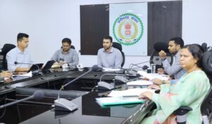 Raigarh: कलेक्टर ने ली राजस्व अधिकारियों की समीक्षा बैठक, की तहसीलवार समीक्षा, नक्शा बटांकन, अनक्लेम्ड बकेट और डिजिटल क्रॉप सर्वे में प्रगति लाने के निर्देश