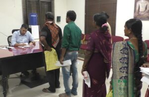 Raigarh: जनदर्शन में कलेक्टर ने सुनी आमजनों की समस्याएं, अधिकारियों को त्वरित निराकरण के दिए निर्देश