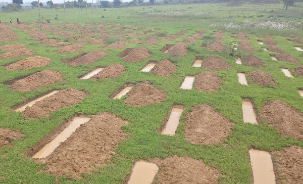 Raigarh: ढलानों पर बनेगी जल-संरक्षण की राह, संवरेंगे खेत और गांव, जिले में कुल 16 हजार 873 ट्रेंच निर्माण का लक्ष्य निर्धारित, 52.55 लाख रुपये स्वीकृत
