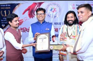 Raigarh News: रक्तदान और मानव सेवा की मिसाल: रायगढ़ पुलिस के आरक्षक रवि श्रीवास को मिला ‘छत्तीसगढ़ रत्न सम्मान 2026’
