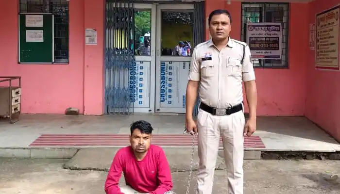 ऑपरेशन क्लीन हंट: 11 वारंटों में फरार आदतन बाइक चोर भोले शंकर गिरफ्तार