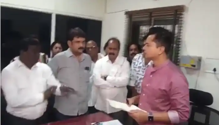 ढिमरापुर रोड की बदहाली पर कांग्रेस का हल्ला बोल, कलेक्टर कलेक्टर के नाम सौंपा ज्ञापन