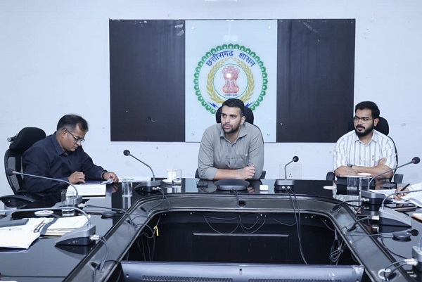 Raigarh News: नक्शा बटांकन में लापरवाही पर कलेक्टर सख्त, सभी 10 तहसीलदारों को शो कॉज नोटिस के निर्देश