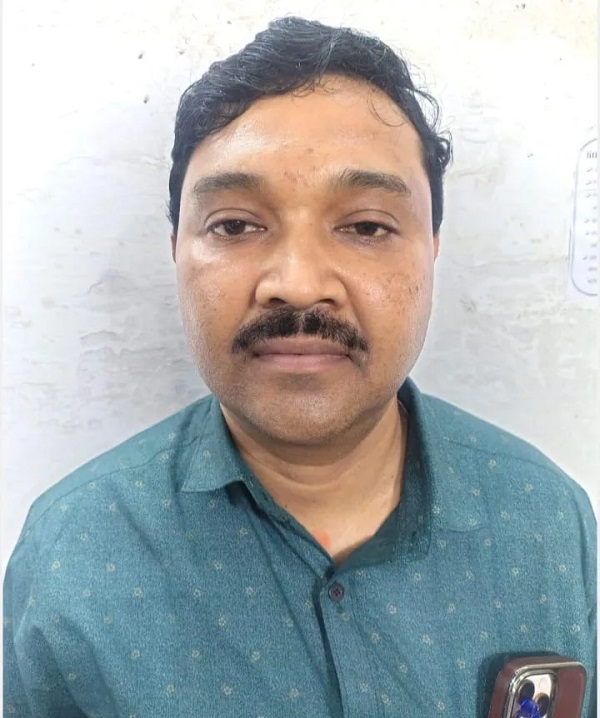 दुर्ग विवि के कुलसचिव गिरफ्तार, कर्मचारी के वेतन से डेढ़ लाख का गबन