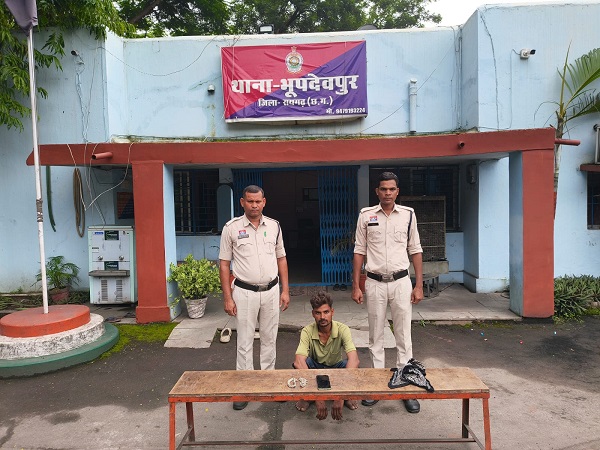 Raigarh News: भूपदेवपुर पुलिस की त्वरित कार्रवाई, चोरी के पूरे सामान के साथ आरोपी गिरफ्तार