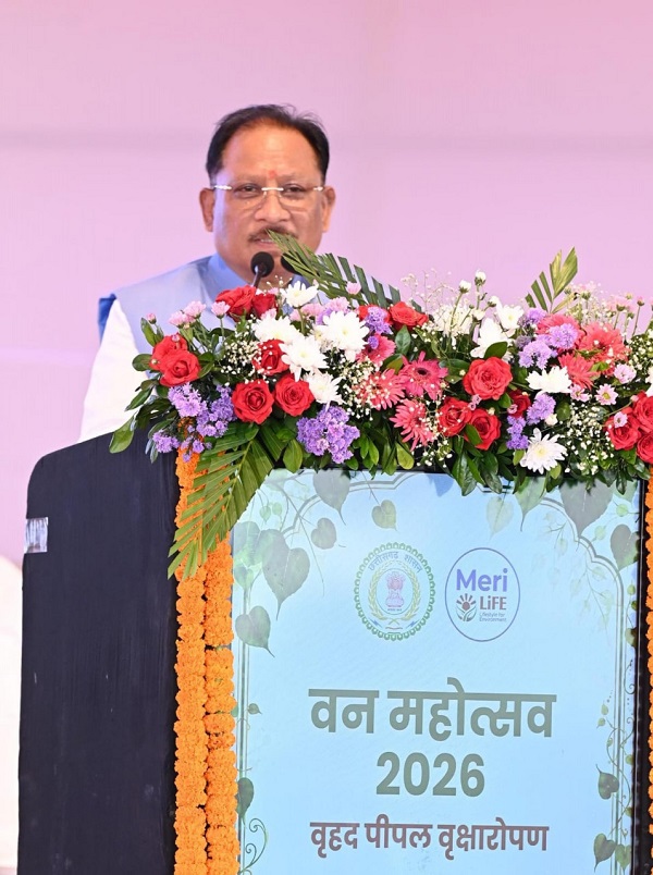 मुख्यमंत्री विष्णुदेव साय ने अपनी माँ के नाम पर लगाया पीपल का पौधा, वन महोत्सव-2026 का हुआ शुभारंभ