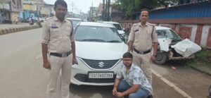 Raigarh News: पेट्रोल पंप पर फर्जी ऑनलाइन पेमेंट दिखाकर ठगी करने वाला युवक गिरफ्तार, शातिर युवक अपने कार की नंबर प्लेट को छिपाकर दो बार पेट्रोल भरवाया