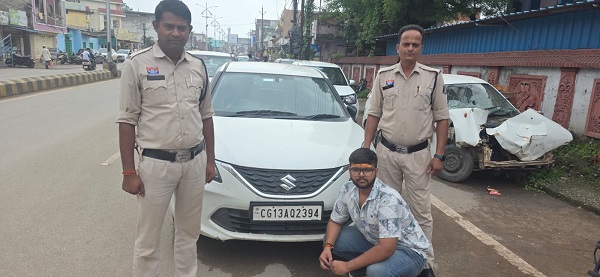Raigarh News: पेट्रोल पंप पर फर्जी ऑनलाइन पेमेंट दिखाकर ठगी करने वाला युवक गिरफ्तार, शातिर युवक अपने कार की नंबर प्लेट को छिपाकर दो बार पेट्रोल भरवाया