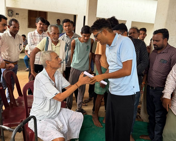 आमापाली में वित्त मंत्री ओपी चौधरी ने लगाई जन चौपाल, सुनी ग्रामीणों की समस्याएं, महतारी वंदन की राशि से जगन्नाथ मंदिर निर्माण में सहयोग, महिलाओं ने पेश की सामाजिक सहभागिता की मिसाल